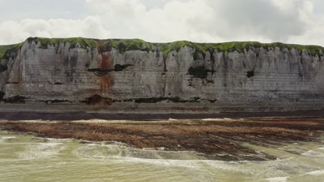 dramáticos acantilados costeros de francia