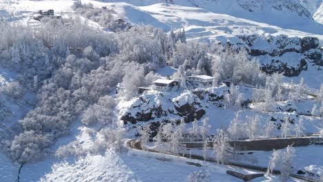 toma aérea de casa en quebrada nevada