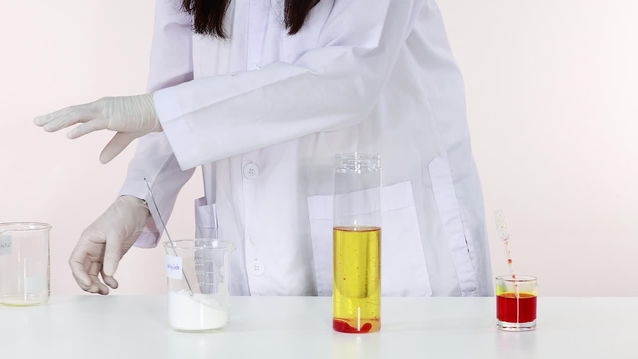 creando una lámpara de lava usando materiales simples