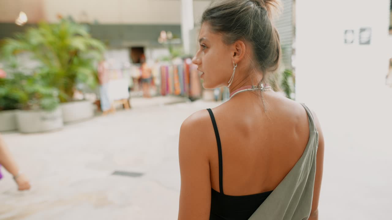 A woman with a choker necklace