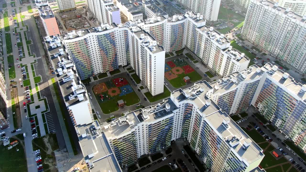 vista aérea de un complejo residencial moderno