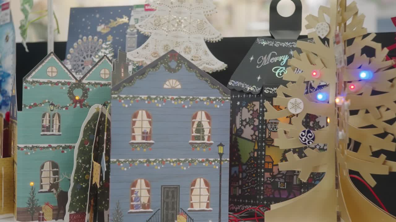 일본 도쿄의 다양한 크리스마스 선물 카드 초기 전시 - 클로즈업, 슬라이더 샷
