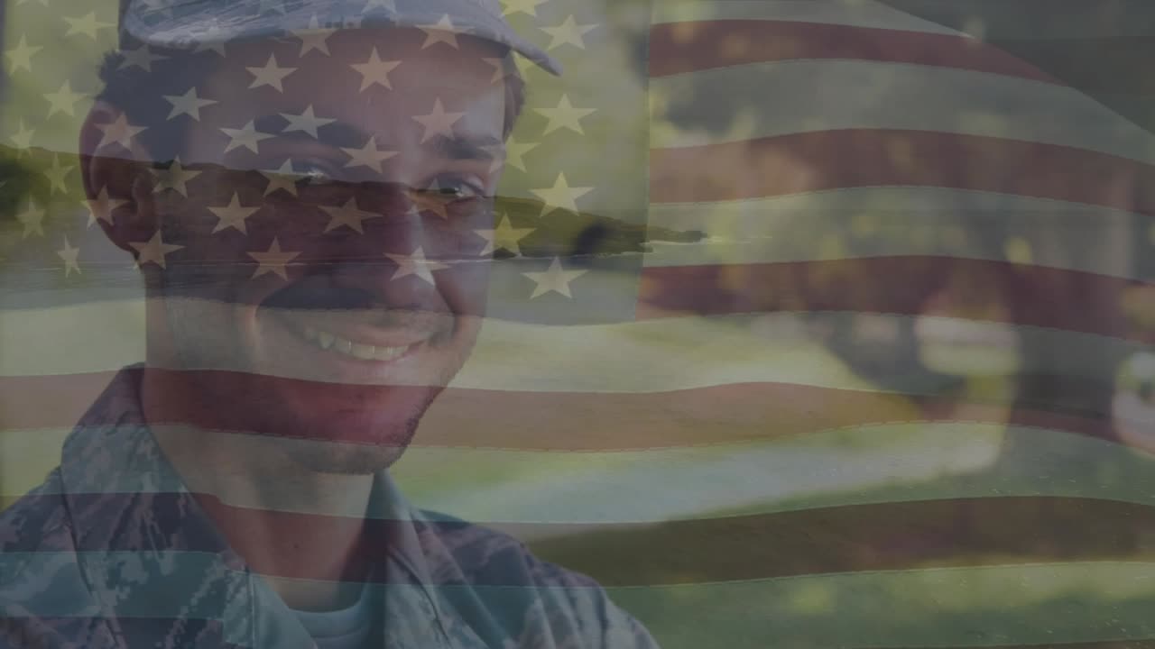 Animazione di una bandiera americana che sventola sopra un soldato
