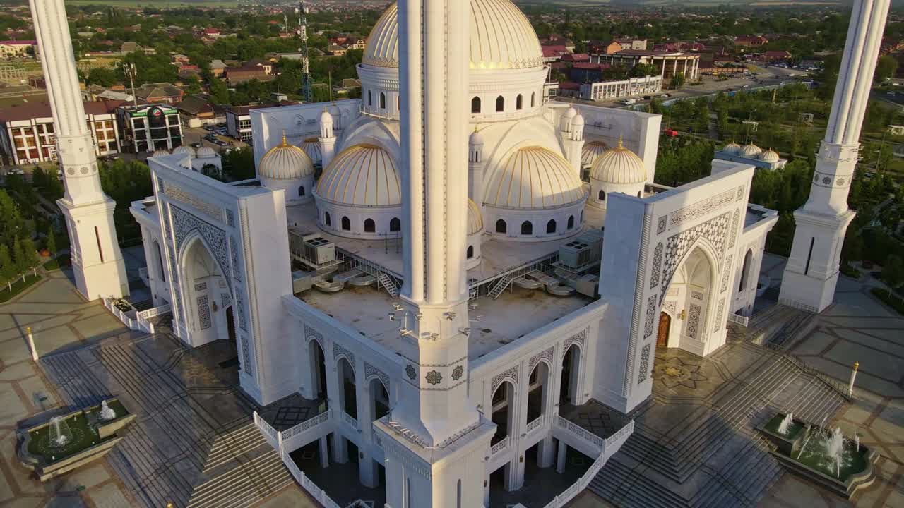 мечеть гордость мусульман, названная в честь пророка мухаммеда в шали.