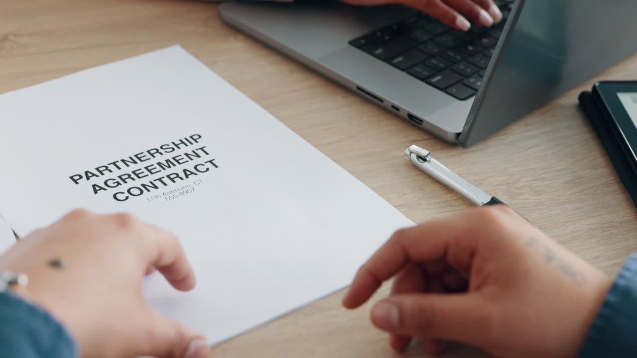 Work contract, employee signature