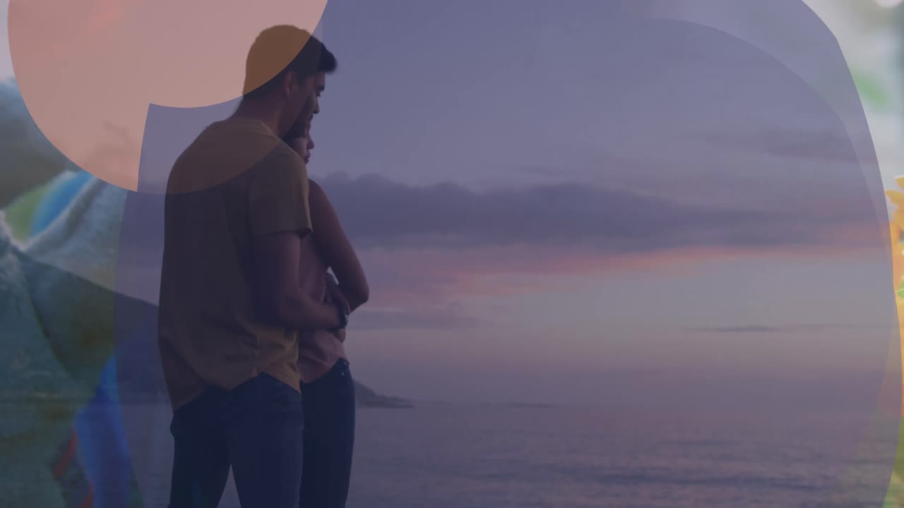 행복한 두 인종 커플이 포옹하는 프레임의 애니메이션