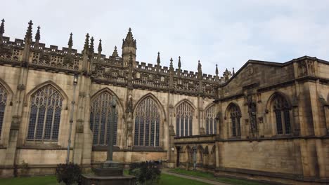 Manchester-Cathedral-close-up-pan,-Manchester,-England,-Uk