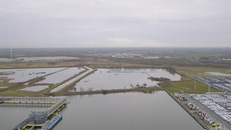 infraestructura moderna y paisaje inundado en bélgica, vista aérea de drones