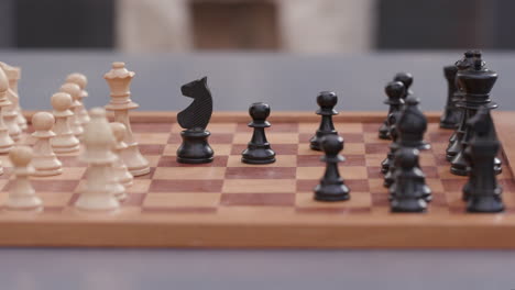 camera slide along chess board while playing