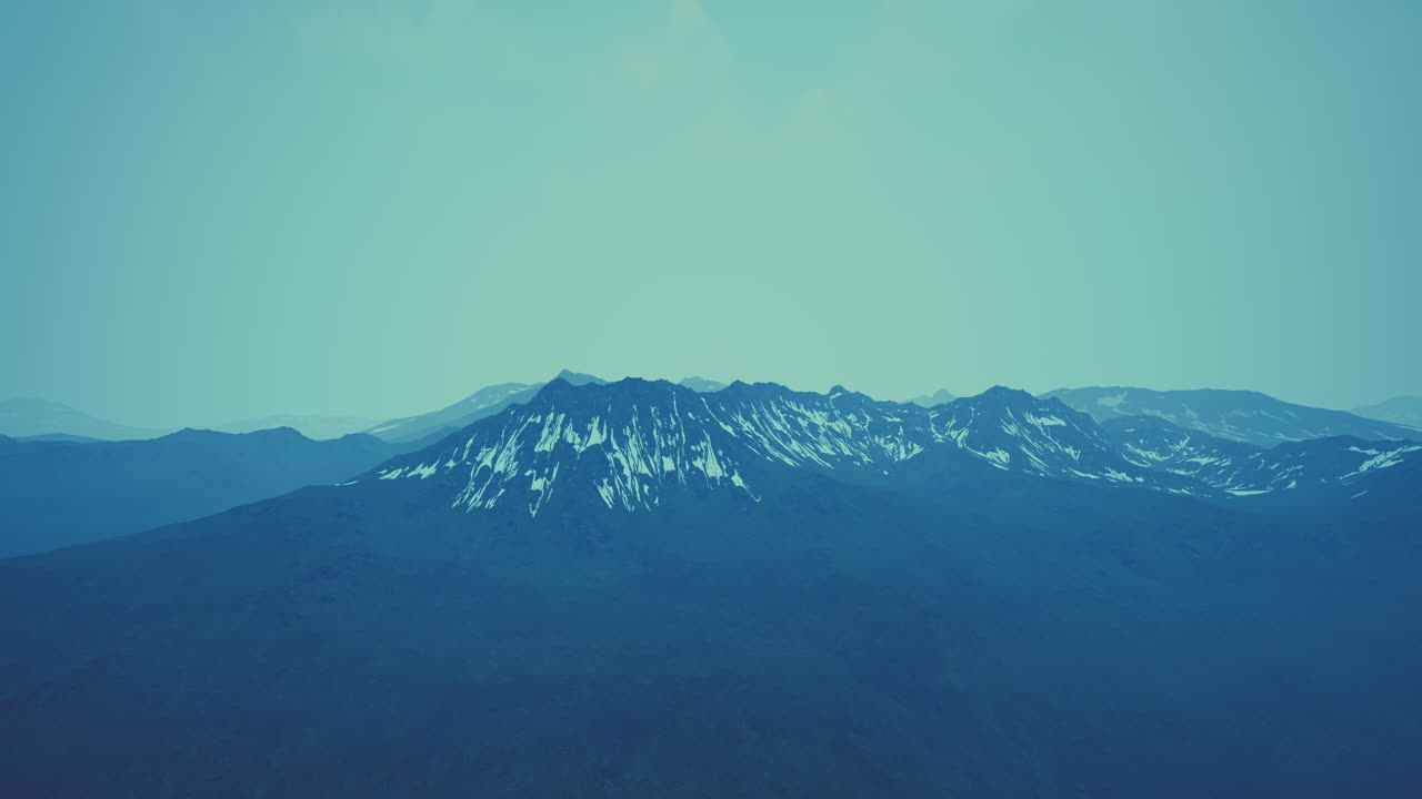 높은 코카서스 산맥의 꼭대기와  ⁇  눈의 극적인 풍경