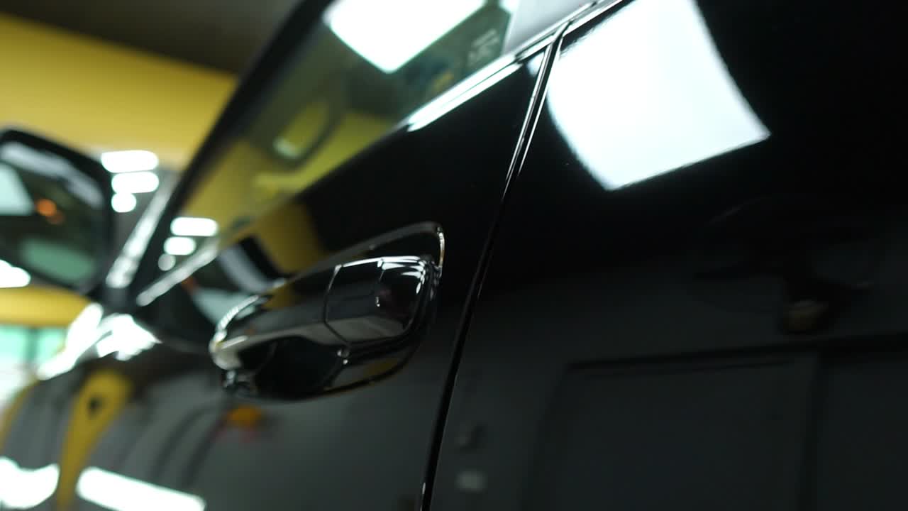 новые автомобили в автосалоне toyota