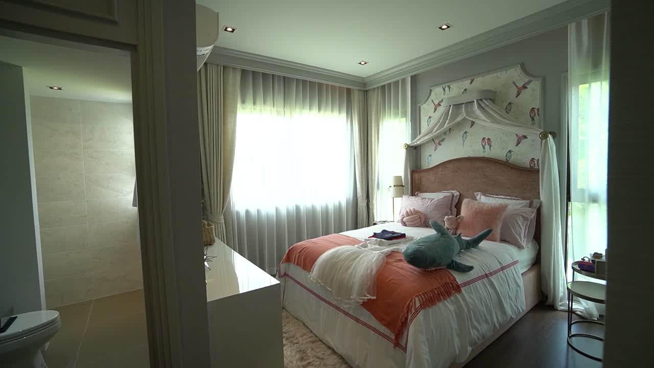 Design d'interni camera da letto a tema mare rosa senza persone
