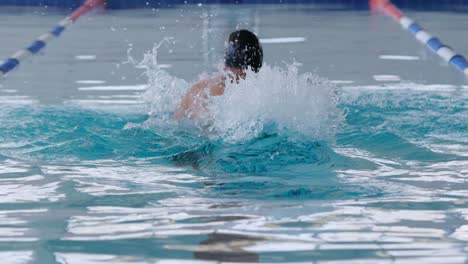 Swimmer-swimming-into-the-pool