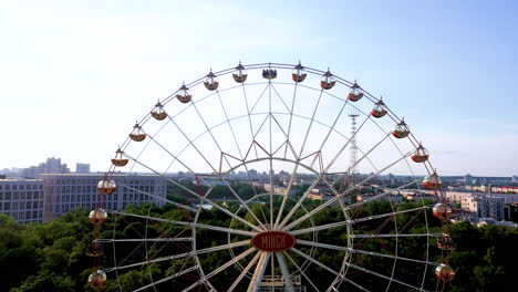 Aerial-view-of-ferris-wheel