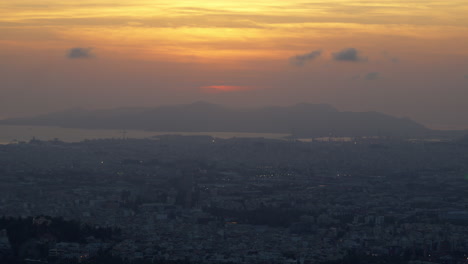 Horizonte-Del-Atardecer-Sobre-El-Paisaje-Urbano-De-Atenas