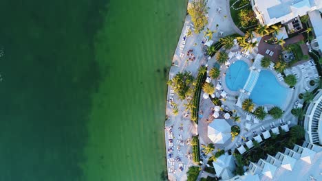 Vogelperspektive-Auf-Docks-Und-Resorts-In-Islamorada,-Florida-Keys-Bei-Sonnenuntergang