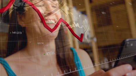animación del procesamiento de datos financieros y la línea roja sobre la mujer usando teléfono inteligente