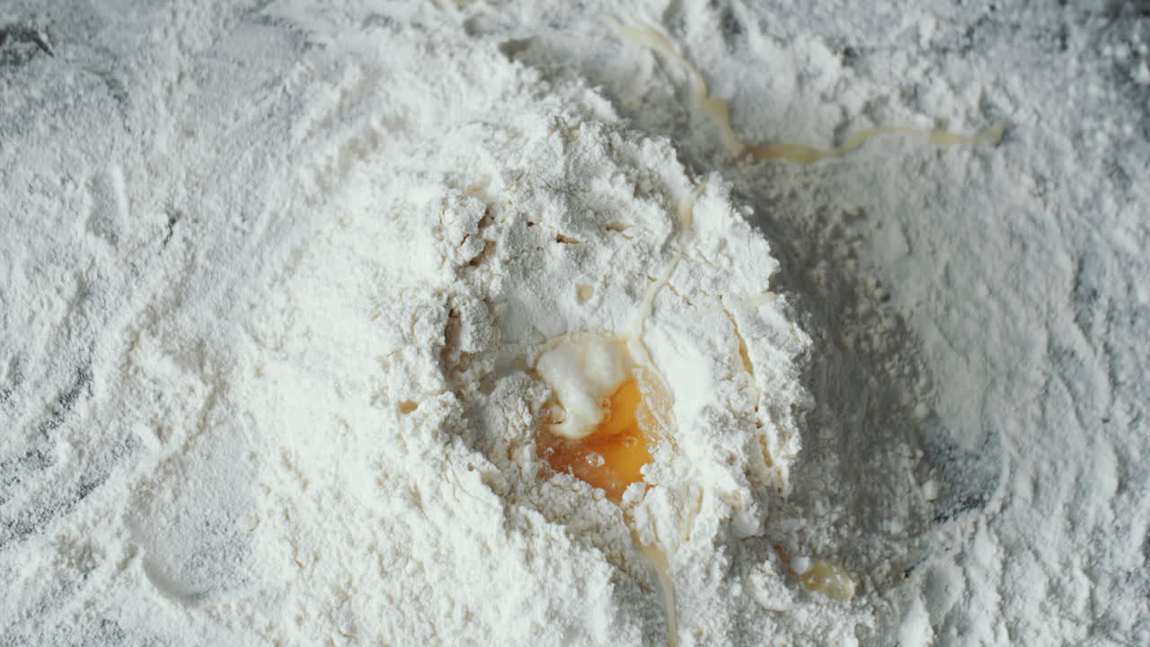 밀가루 에 달 을 첨가 하는 것