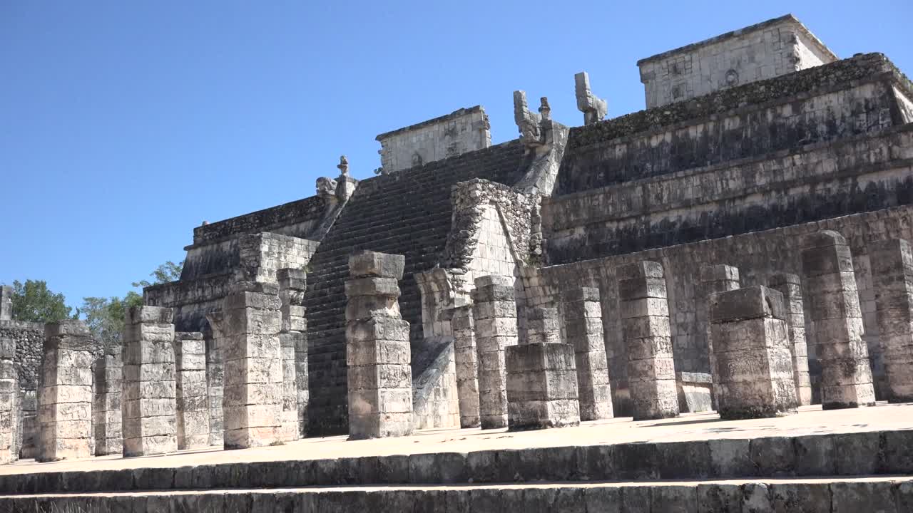Chichen Itza, Tempio dei guerrieri nello Yucatan, Messico, vista ravvicinata.