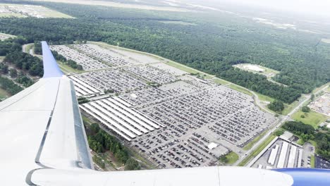 View-from-the-cabin:-the-wing-of-an-airplane-during-takeoff,-begin-of-the-sequence