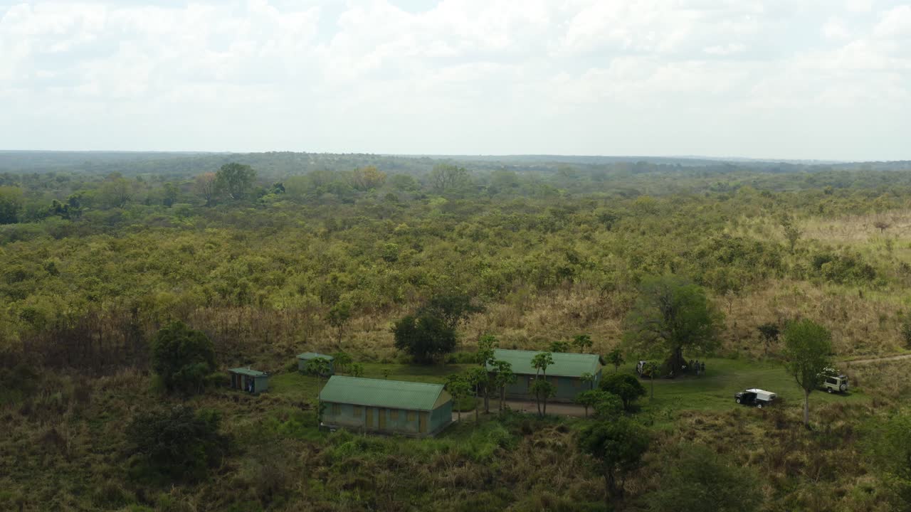 puesto avanzado de guardabosques para la conservación de animales en el parque nacional de murchison falls, uganda