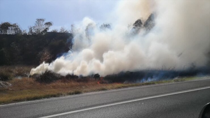 Incendio di sterpaglie fuori Melbourne, Australia