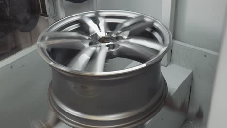 Finished-diamond-cutting-the-face-of-an-aluminium-wheel-after-curb-rash