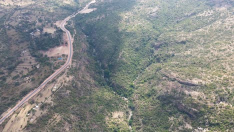 Granja-Tierras-Agrícolas-Paisaje-Rural-Pueblo-Rústico-Del-Norte-De-Kenia-bosque-Verde-Vista-Aérea-Y-Concepto-De-Tecnología-Ambiental