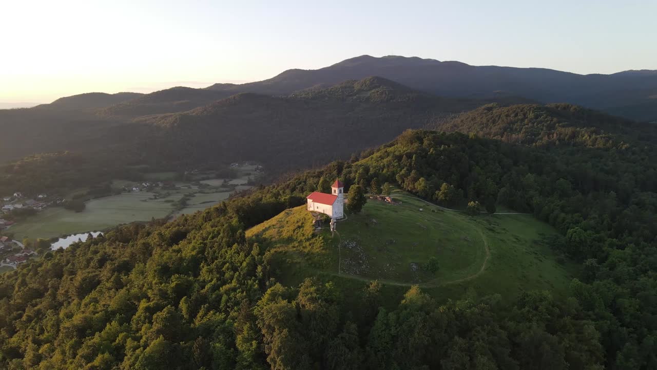 슬로베니아 의 시골 풍경 의 공중 촬영
