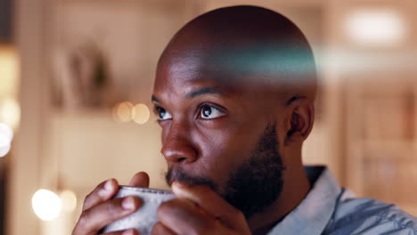 hombre negro, café y empleado de negocios