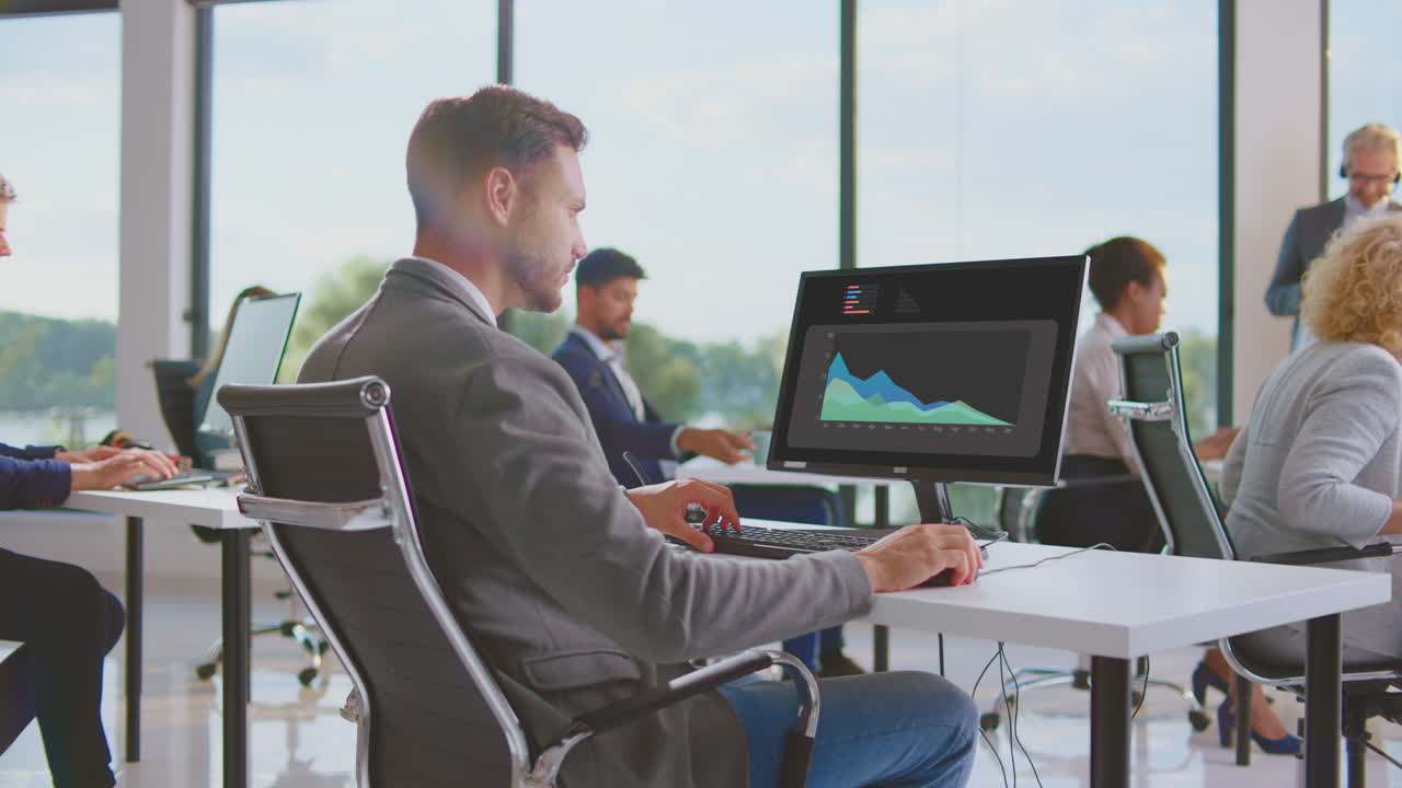 현대적 인 사무실 에서 일 하는 비즈니스 팀