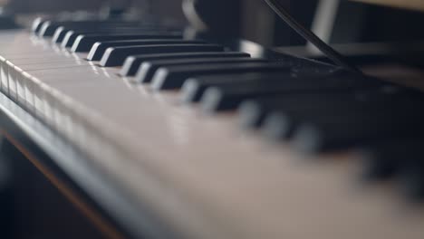 panning and close up view of a keyboard piano keys.