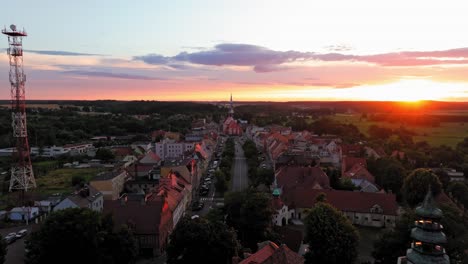 Polonia,-Antiguos-Palacios-Y-Castillos-Históricos-Con-Nuestras-Impresionantes-Tomas-De-Vídeo-Con-Drones