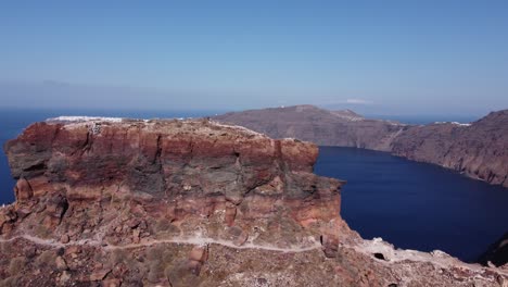 Antena-Gira-Desde-Skaros-Rock-A-Imerovigli-En-Santorini,-Grecia