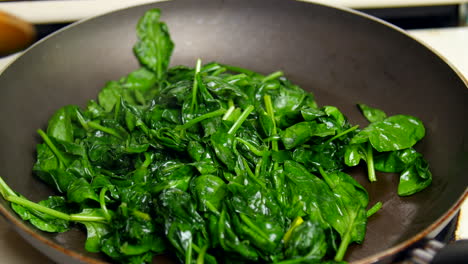 Baby-spinach-begins-to-wilt-on-the-stove-top