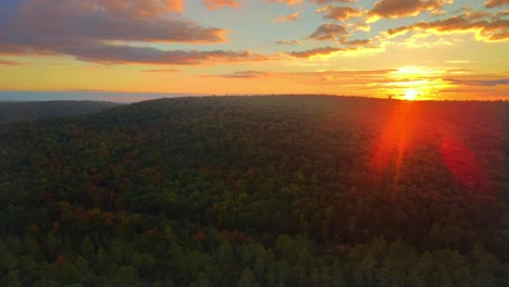 Imágenes-De-Video-De-Drones-Aéreos-De-La-Puesta-De-Sol-En-Las-Hermosas-Montañas-Apalaches-A-Principios-De-Otoño,-Octubre