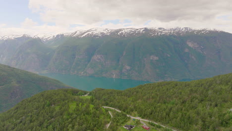 Malerische-Aussicht-Vom-Aussichtspunkt-Stegastien