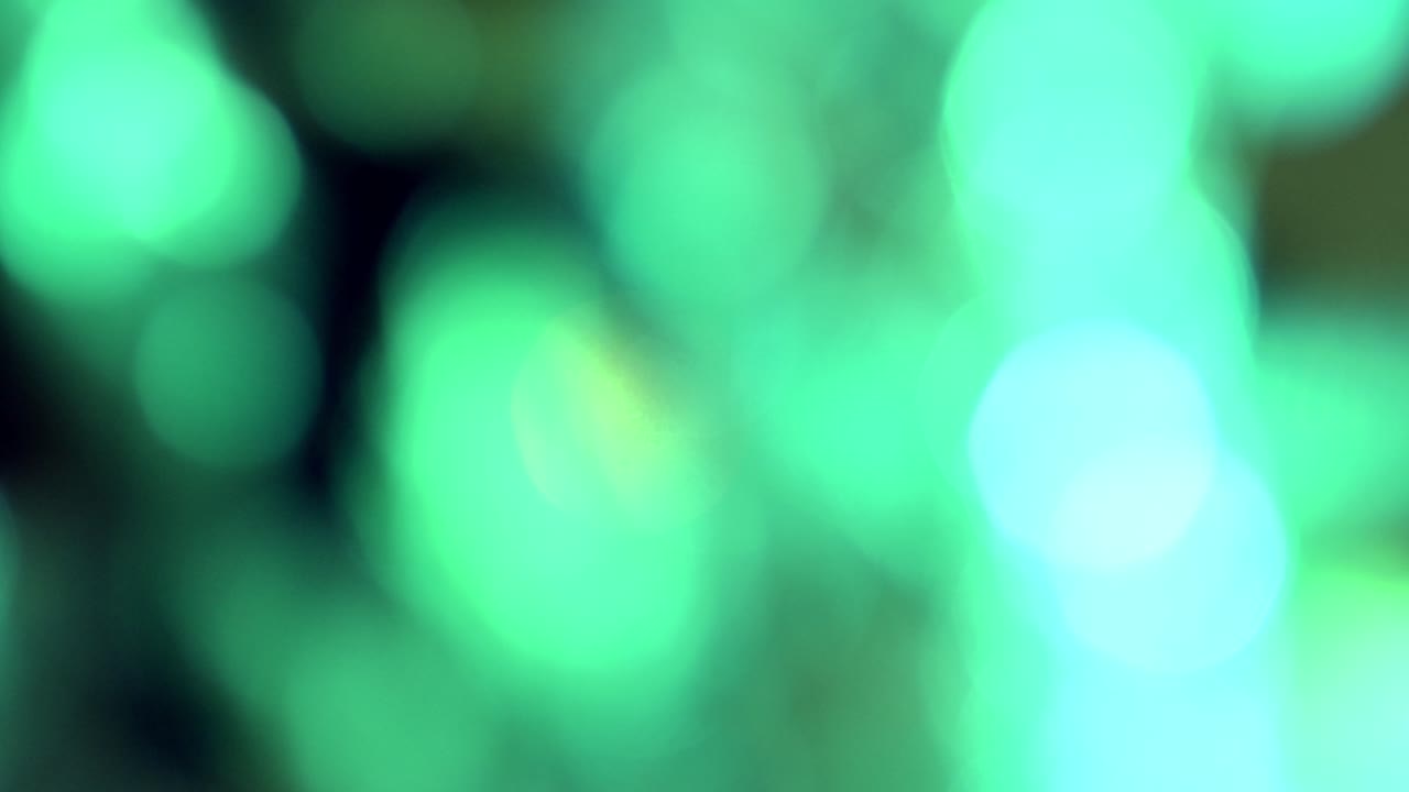fuera de foco luces borrosas que brillan en el fondo con múltiples colores