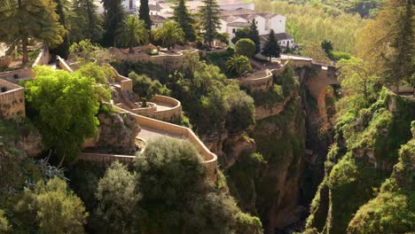 Garganta-Del-Tajo-Con-La-Ciudad-Histórica-De-Ronda-En-España