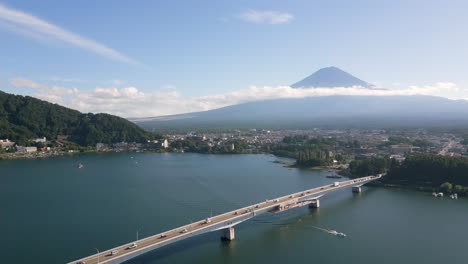 Stunning-scenery-at-Mount-Fuji-in-summer-with-lake,-aerial-drone-shot