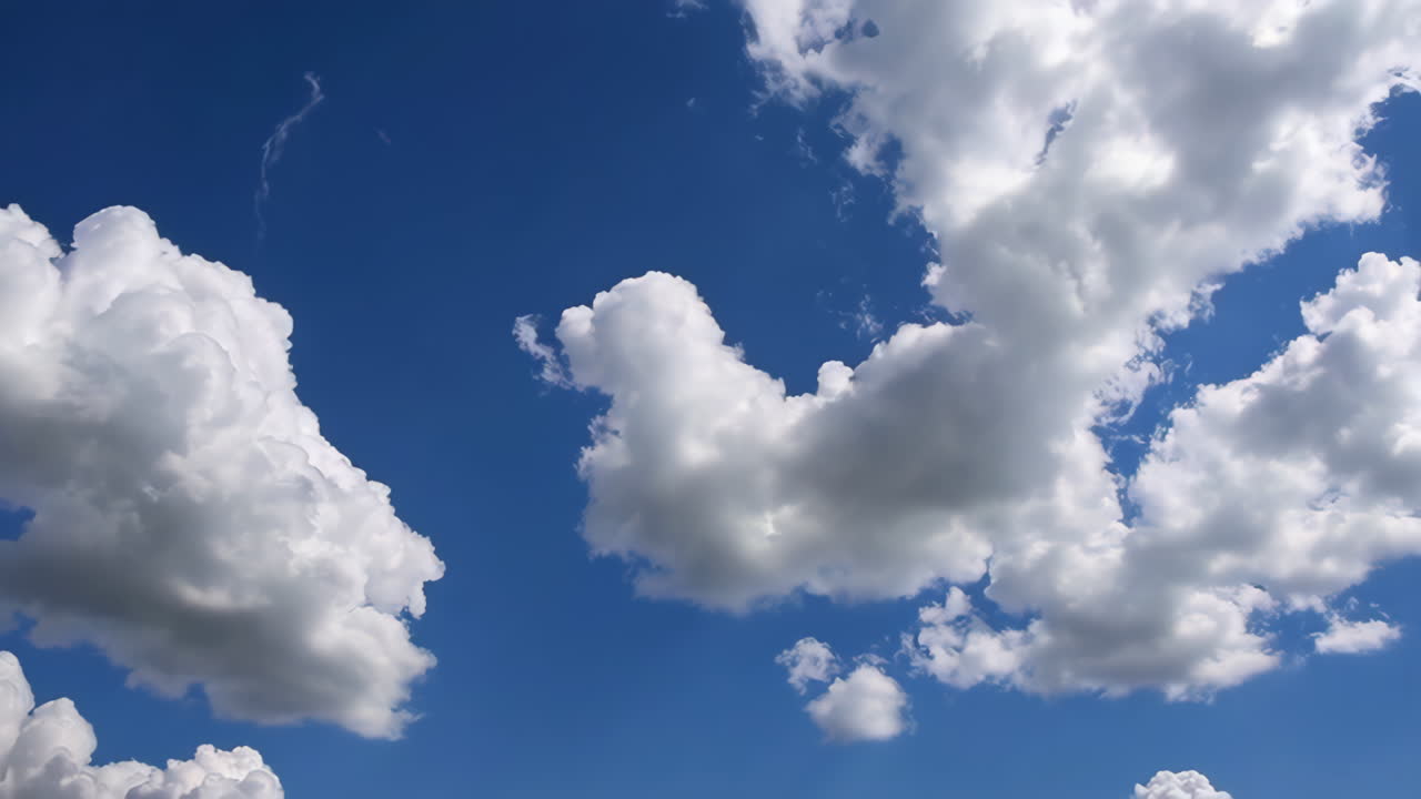 솜 털 구름과 푸른 하늘