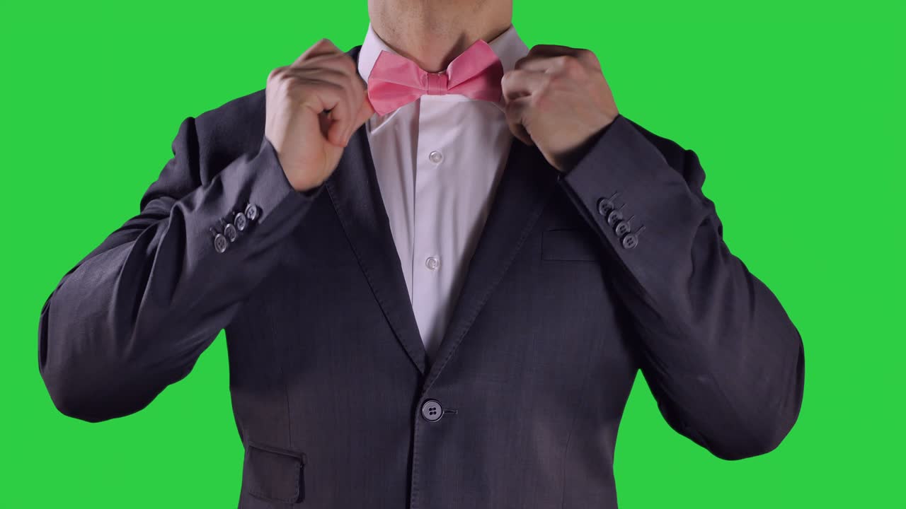 손을 고치는 분홍색 타이, 초록색 스크린 배경, 의식 검은색 슈트