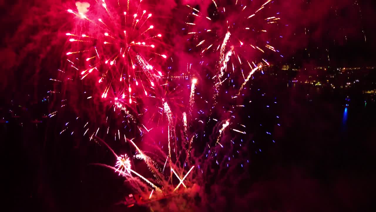 video de aviones no tripulados de fuegos artificiales el 4 de julio