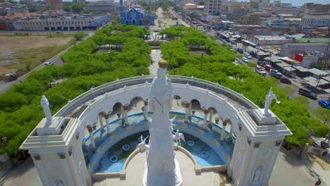 From-The-Top-View-Of-Plaza-Del-Rosario-De-Nuestra-Señora-De-Chiquinquirá,-In-Maracaibo,-Venezuela