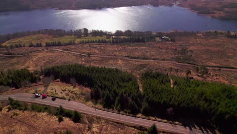 Atemberaubender-See-Und-Wald-In-Schottland-4k