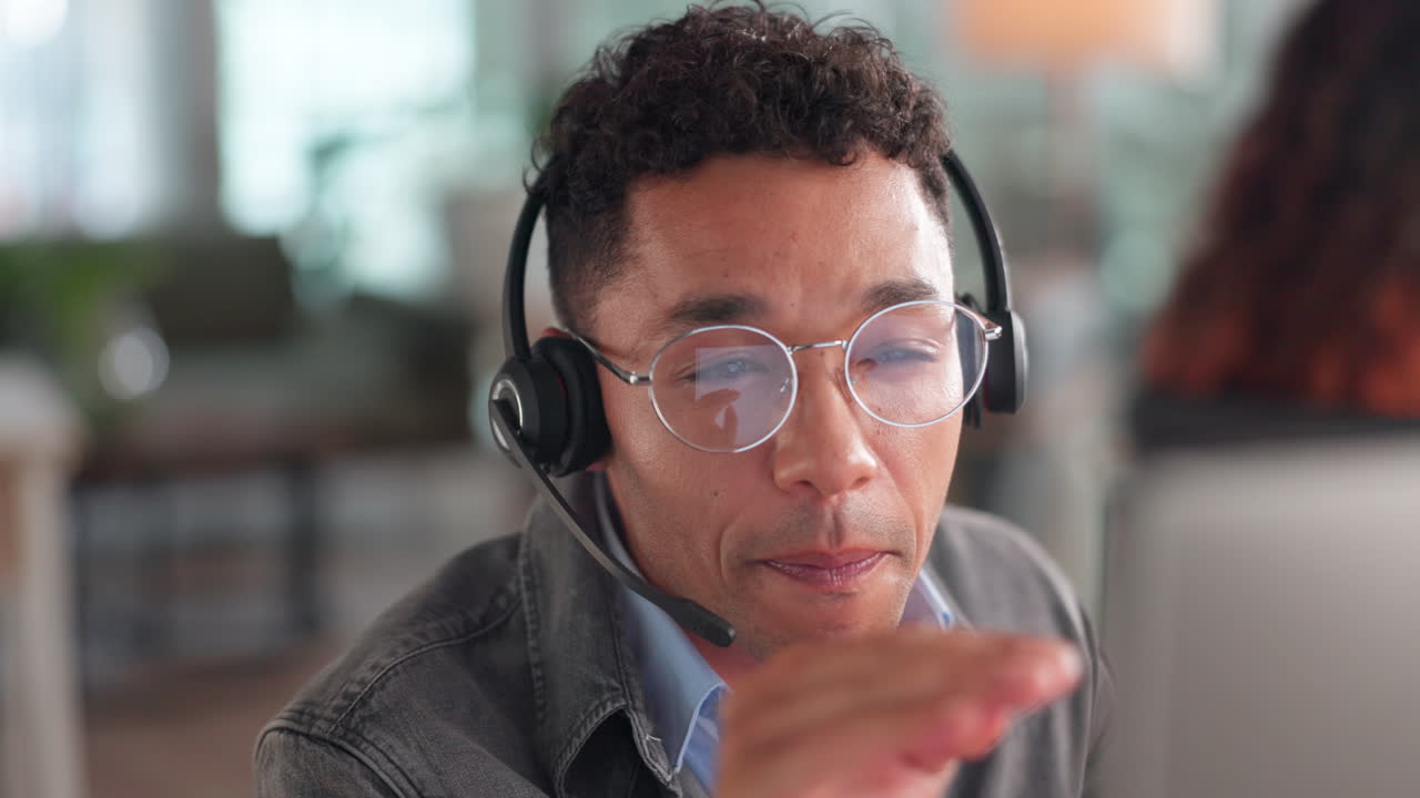 persona de negocios en una llamada telefónica