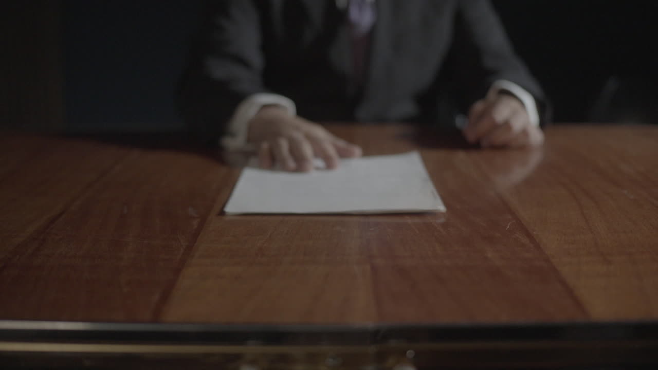 reunión de negocios y firma de documentos