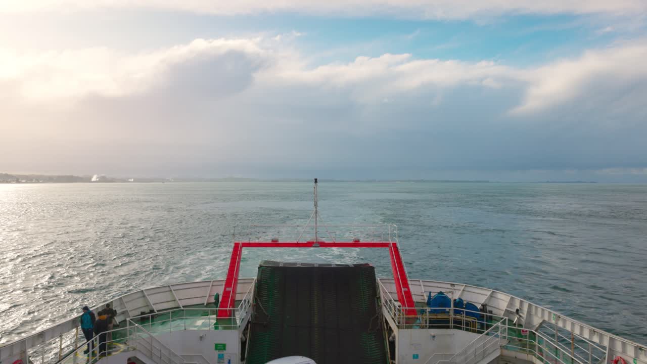 Boat transfer Traveling in chacao, castro, pargua chilo&eacute; chile