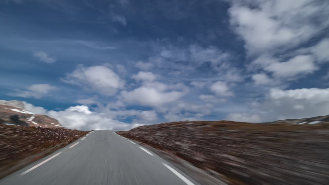 un paseo por la carretera aurlandsfjellet en noruega