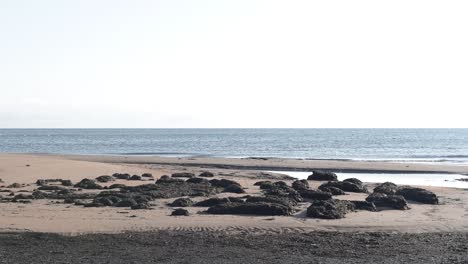 Isla-Del-Príncipe-Eduardo-Playa-De-Arena-Roja-Con-Rocas